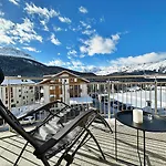 Me17-a - Attika - 85m2, Holz, Ausblick, Mit Garage Appartement Pontresina