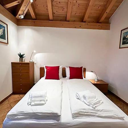 Attika - 85m2, Holz, Ausblick, Mit Garage - Me17-a דירה