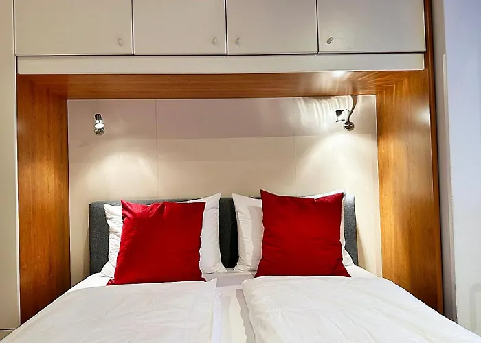 Attika - 85m2, Holz, Ausblick, Mit Garage - Me17-a Apartman Pontresina